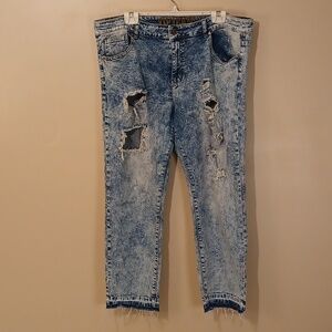 VIP  DISTRESSED JEANS